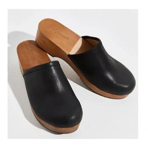 Free People Carver Black Leather Wooden Clogs Mules Size 36 / US 6 Spain - Picture 1 of 8